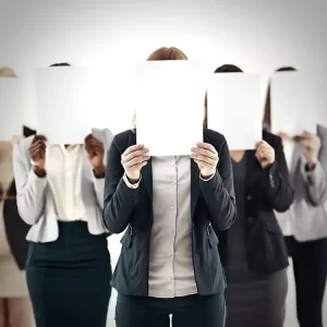 Utendi si coprono il volto per rendersi anonimi